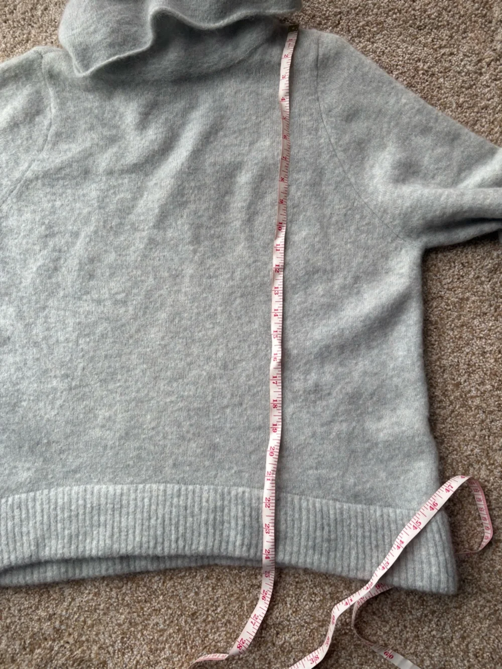 Aritzia Babaton The Group Adichie Sweater Light Grey Sweater size Medium - Picture 7 of 12